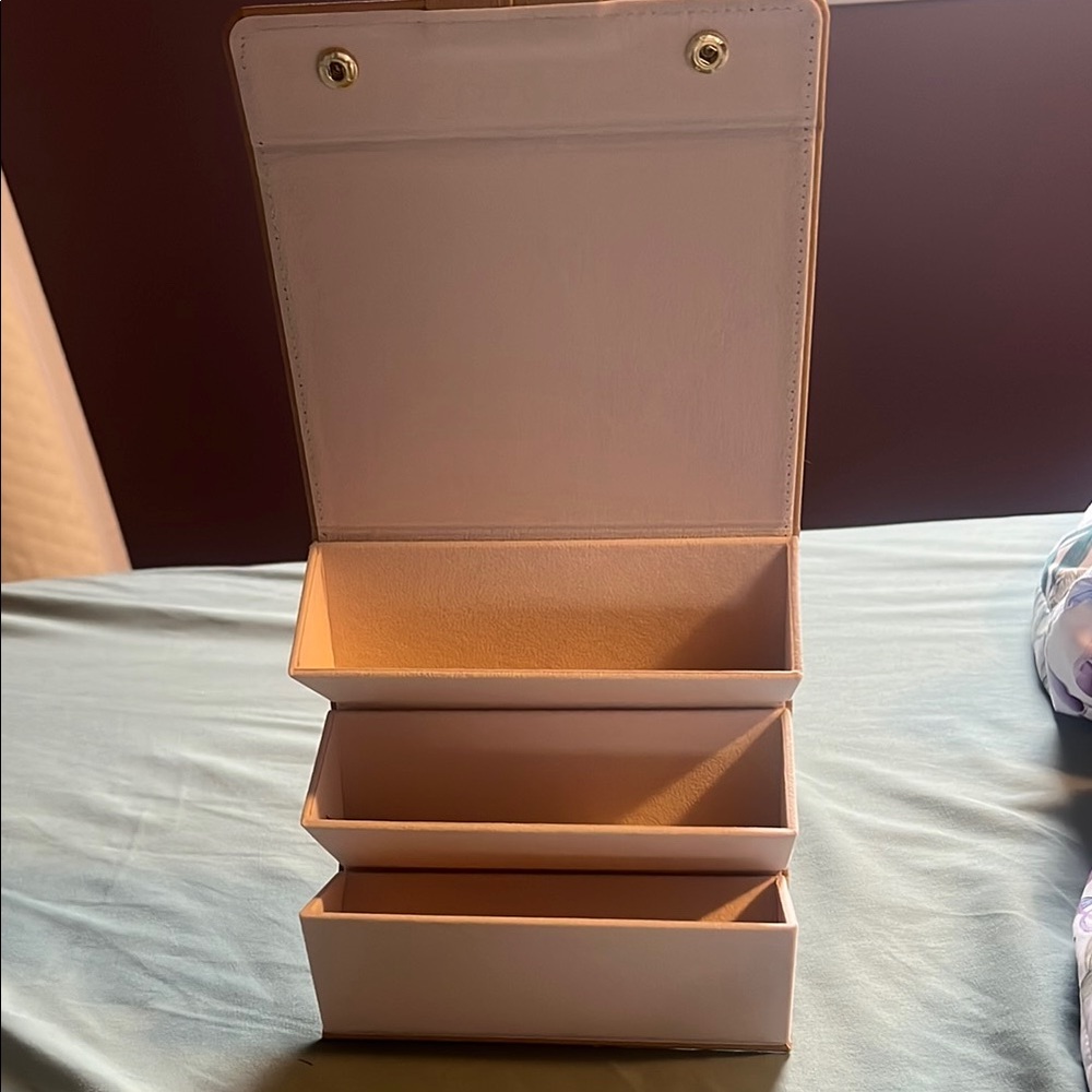 Cream Jewelry Organizer with Modular Design and Sleek Finish